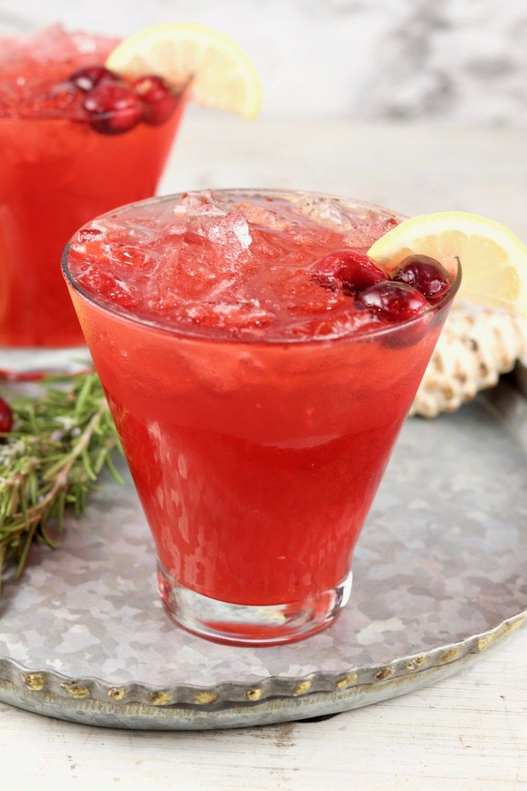 Cranberry Vodka cocktail is a great party drink for fall ...