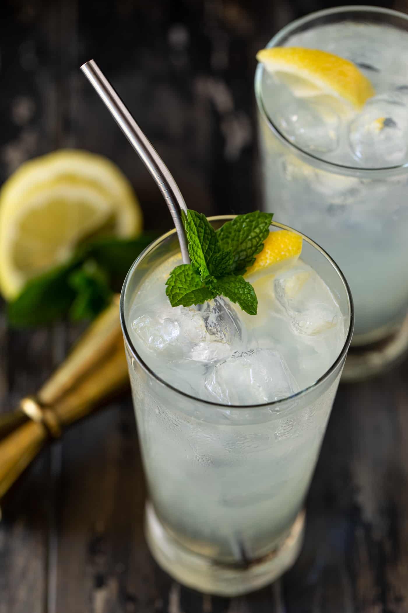 Easy Elderflower Vodka Lemonade (only 4 ingredients)