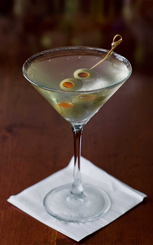 How to Make a Dirty Martini Cocktail