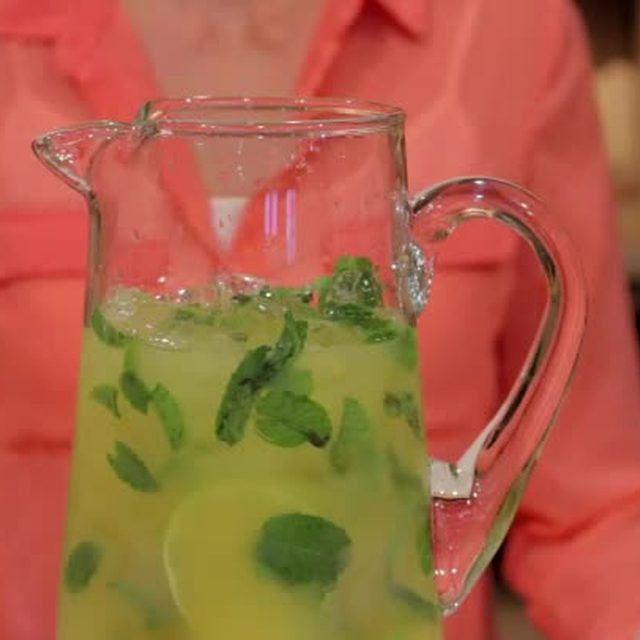 How to Make a Pitcher of Passion Fruit Mojito