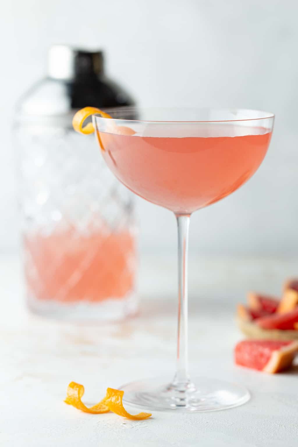 Light and refreshing, this Ruby red Grapefruit Martini can ...