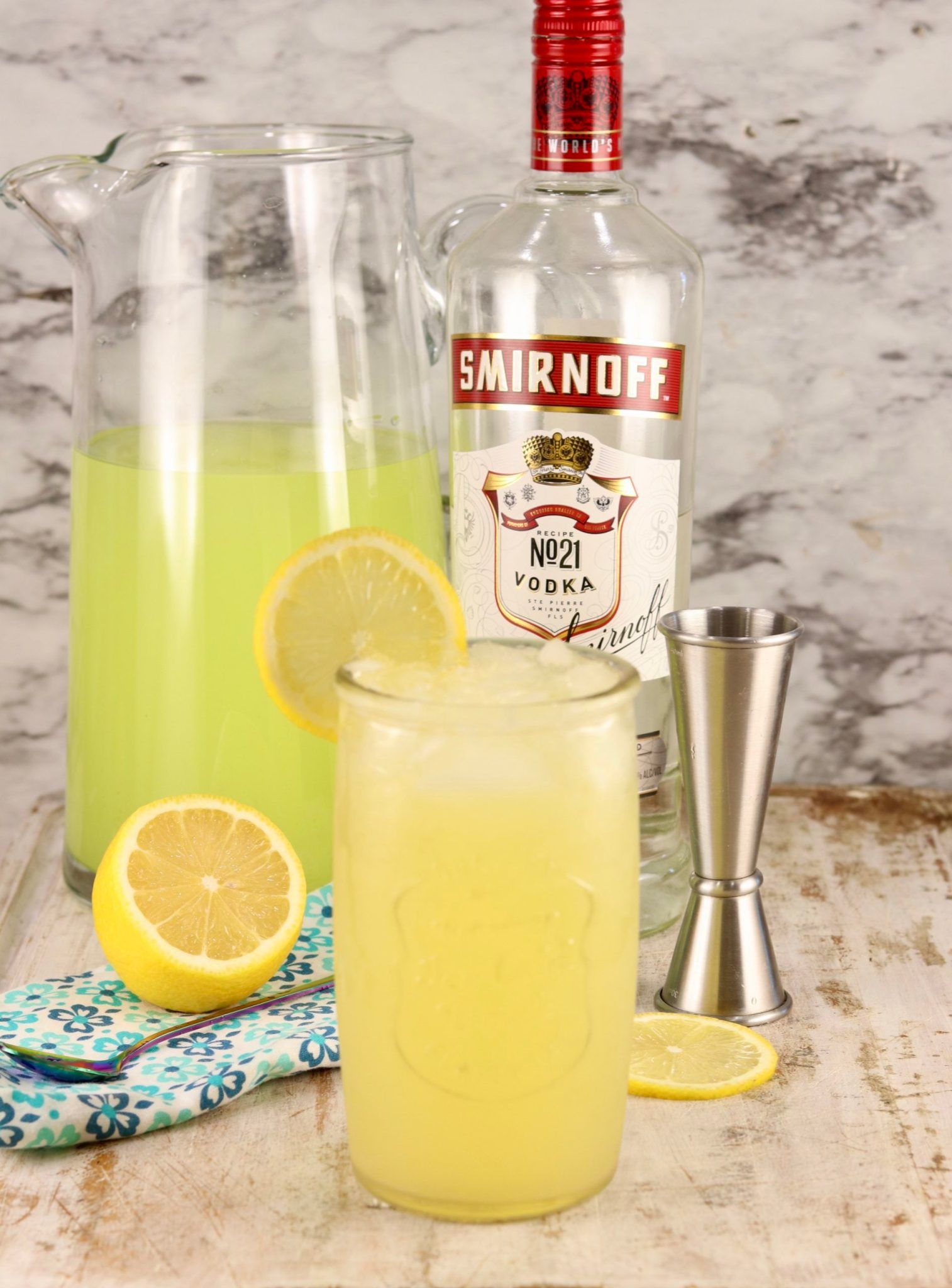 Pineapple Vodka Lemonade is a refreshing and delicious ...