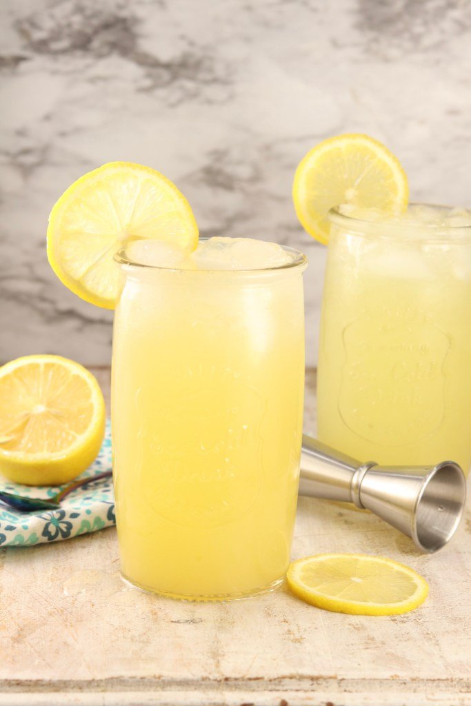 Pineapple Vodka Lemonade {Large Batch Cocktail}