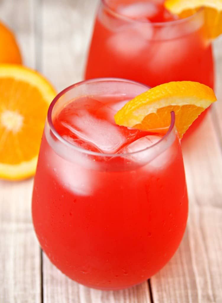 Quick and Easy Hurricane Punch Cocktail Recipe Everyone ...