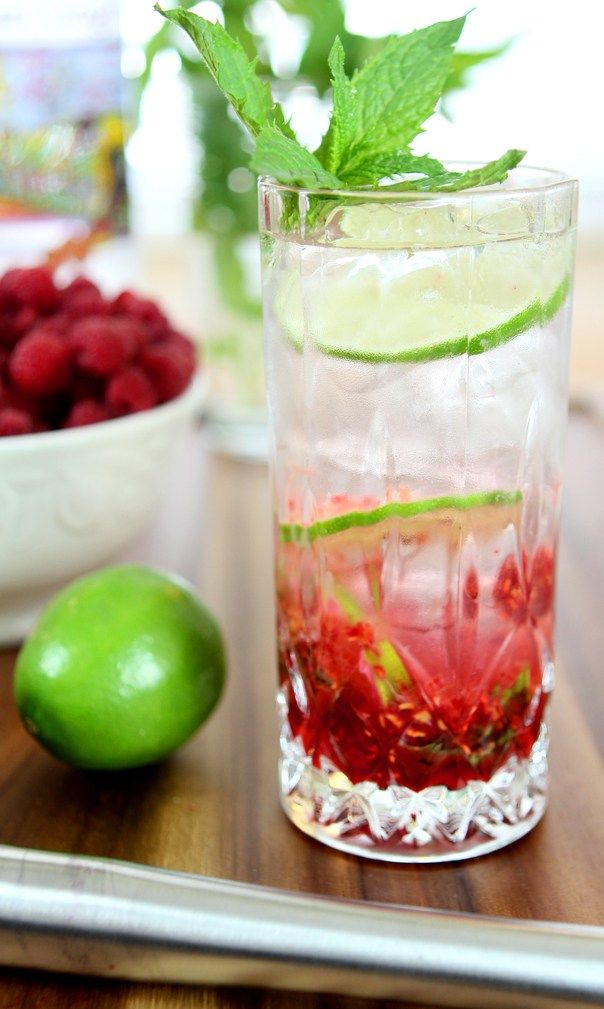 This Raspberry Vodka Mojito is bright, refreshing and so ...